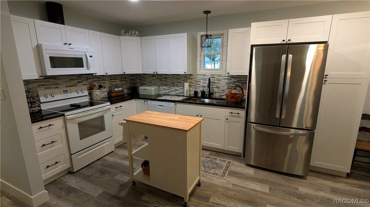 5652 W Nobis Cir - Photo 6 of 16