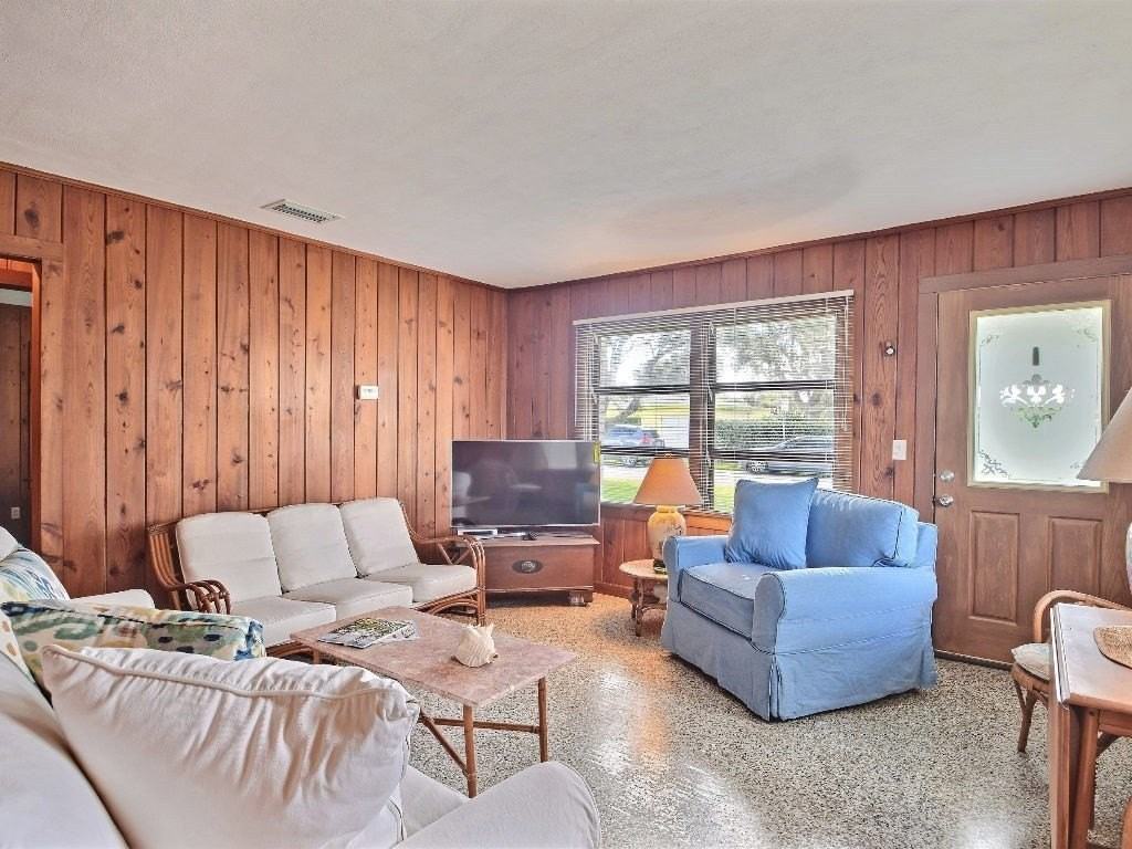 907 Ocean Pl - Photo 2 of 31