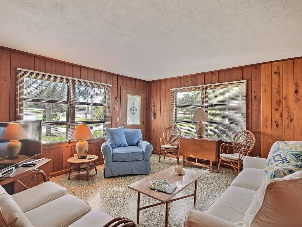 907 Ocean Pl - Photo 3 of 31