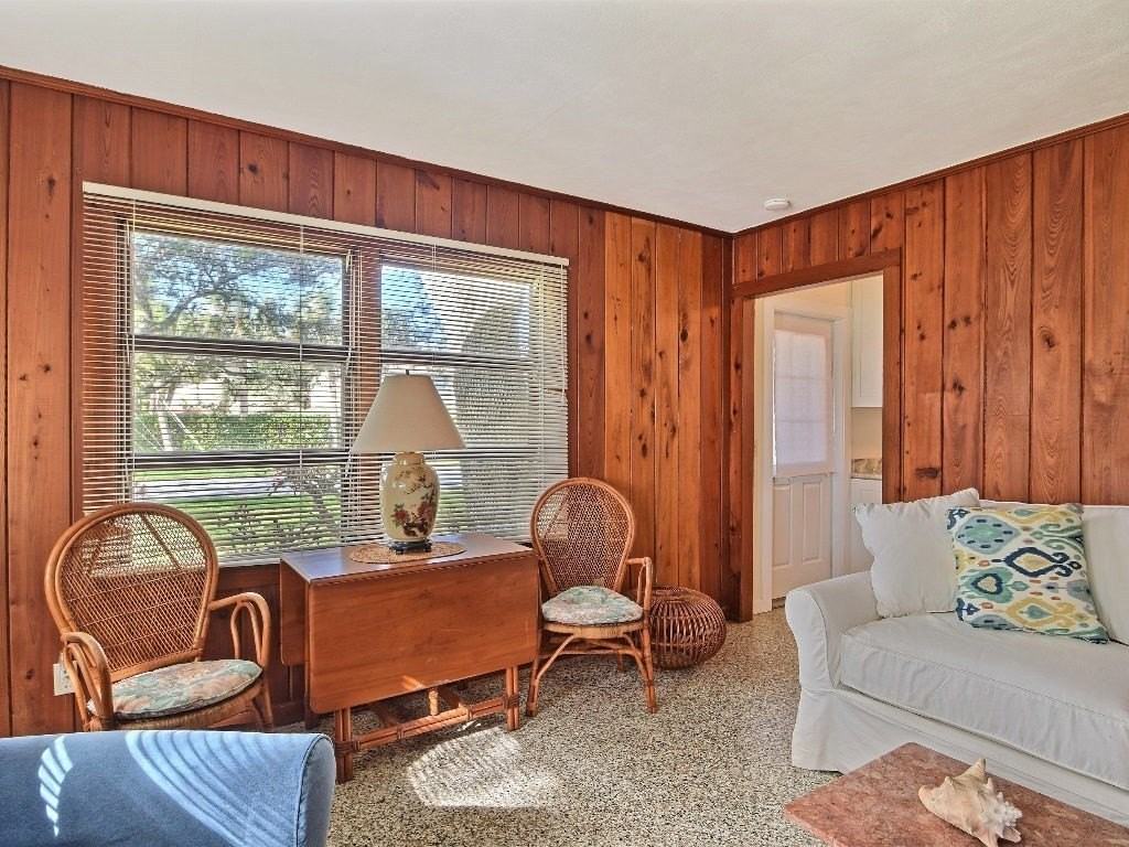 907 Ocean Pl - Photo 4 of 31