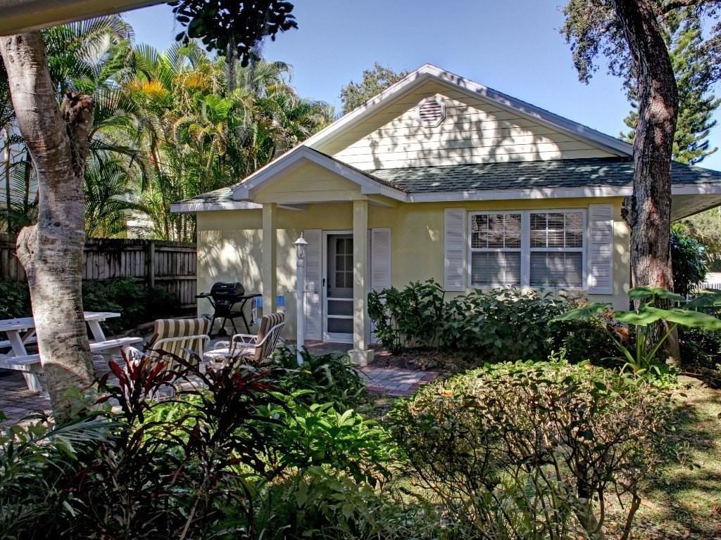 798 Bougainvillea Ln - Photo 2 of 25