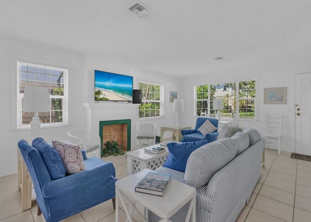 798 Bougainvillea Ln - Photo 3 of 25