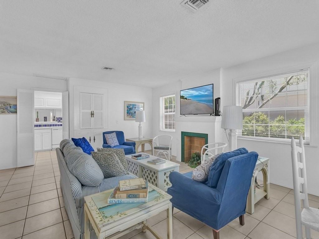 798 Bougainvillea Ln - Photo 4 of 25