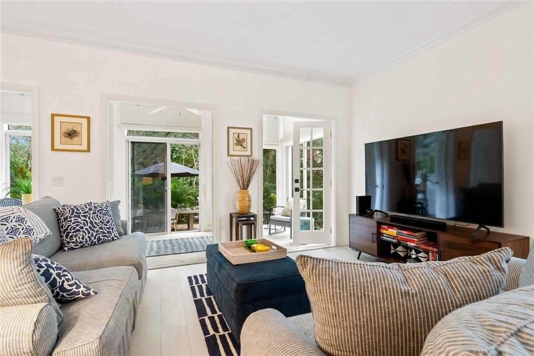 1260 Palmetto Court #105 - Photo 5 of 36