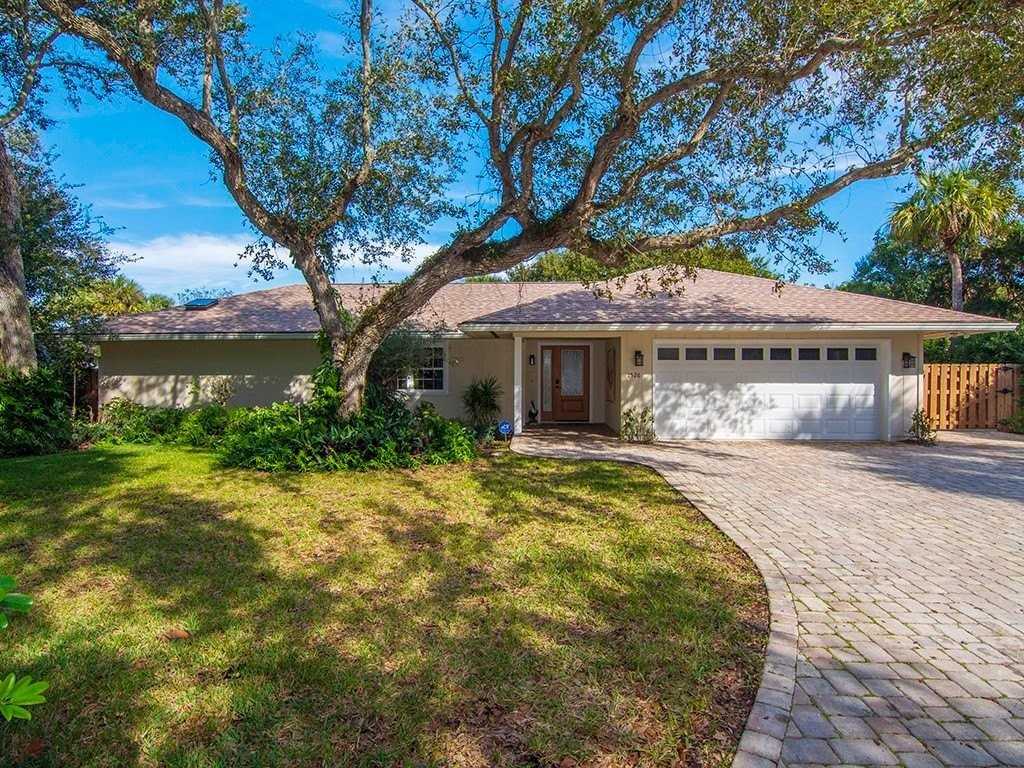 1526 Pelican Ln - Photo 2 of 36