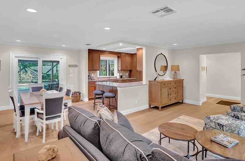 1526 Pelican Ln - Photo 5 of 36