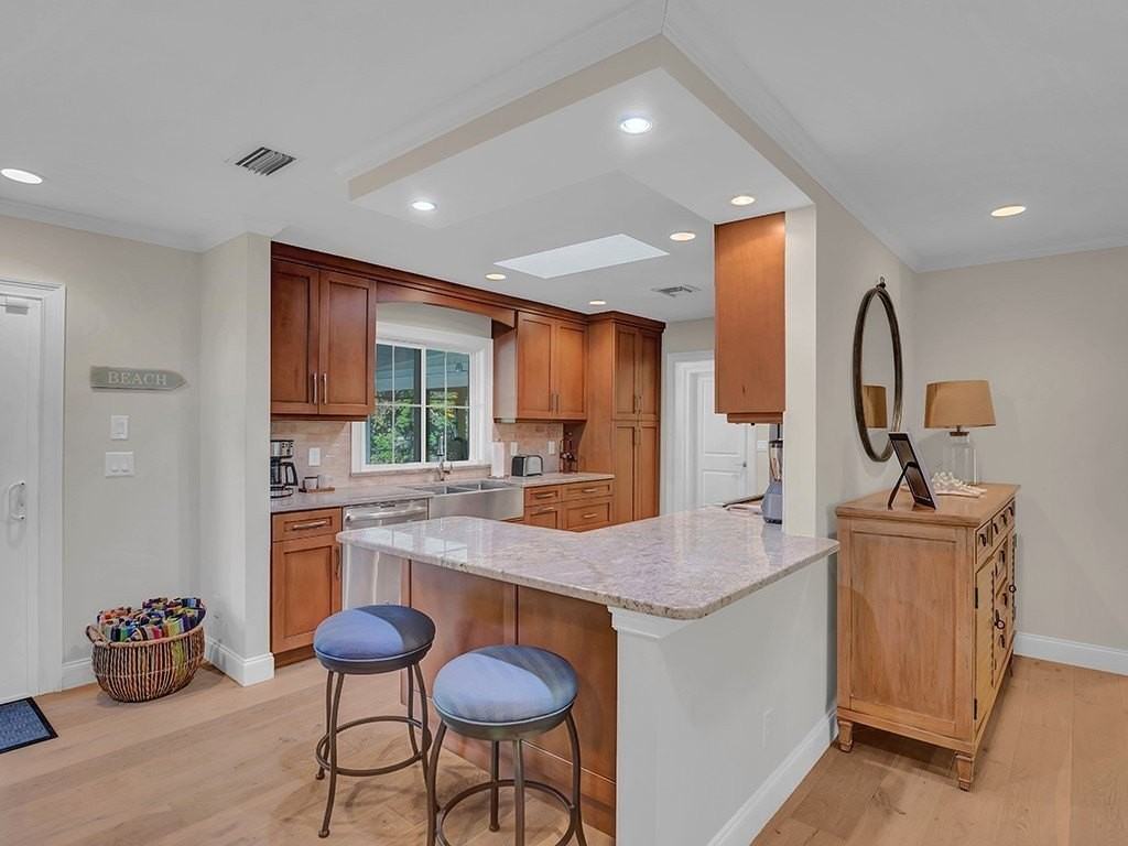 1526 Pelican Ln - Photo 7 of 36