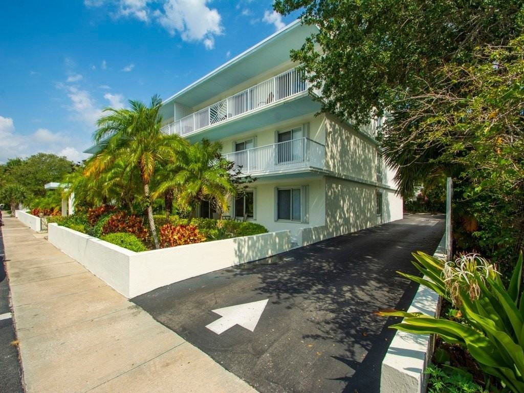 855 Dahlia Ln Apt 205 #205 - Photo 3 of 33