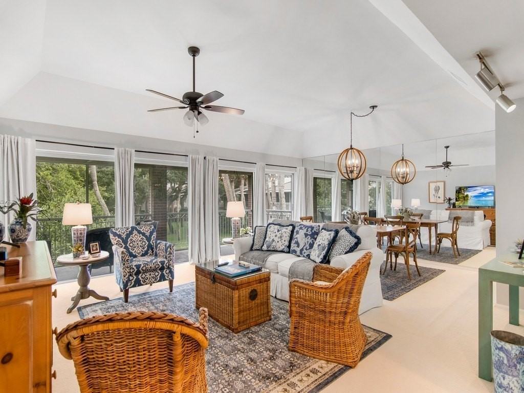 133 E Park Shores Cir Apt 4e #4E - Photo 4 of 32