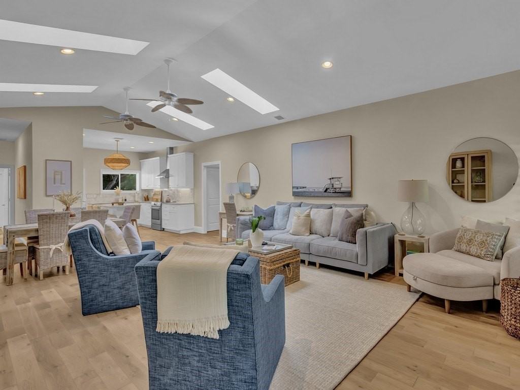 548 Conn Way - Photo 4 of 35