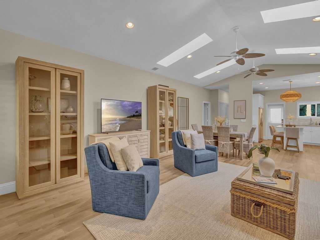 548 Conn Way - Photo 5 of 35