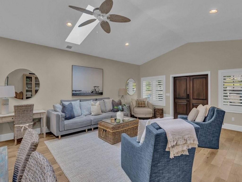 548 Conn Way - Photo 6 of 35