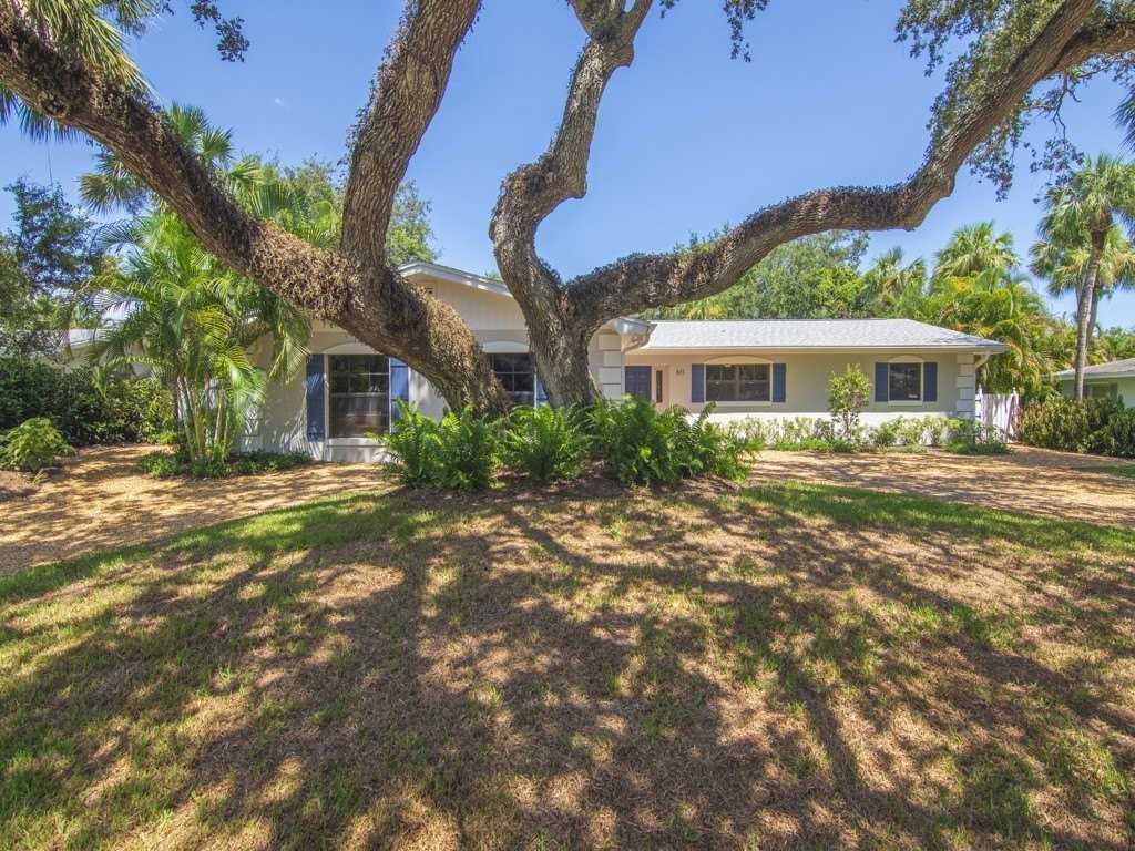 611 Gardenia Lane - Photo 2 of 36