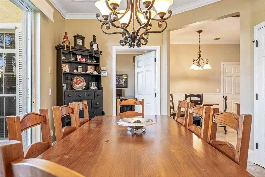 8705 Palm Tree Ln - Photo 5 of 31