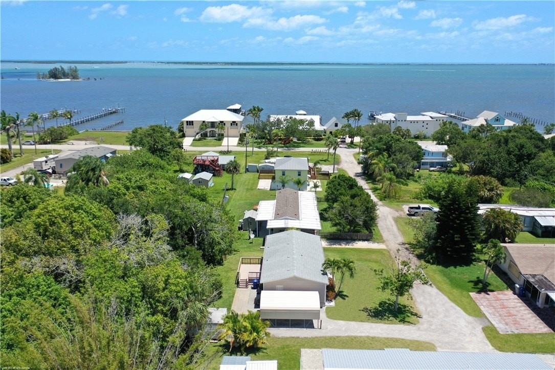 7490 133rd Place - Photo 3 of 29