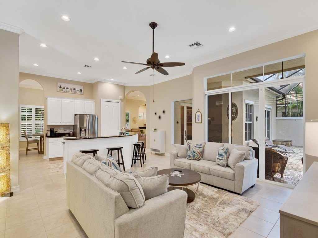 9064 Englewood Ct - Photo 4 of 36