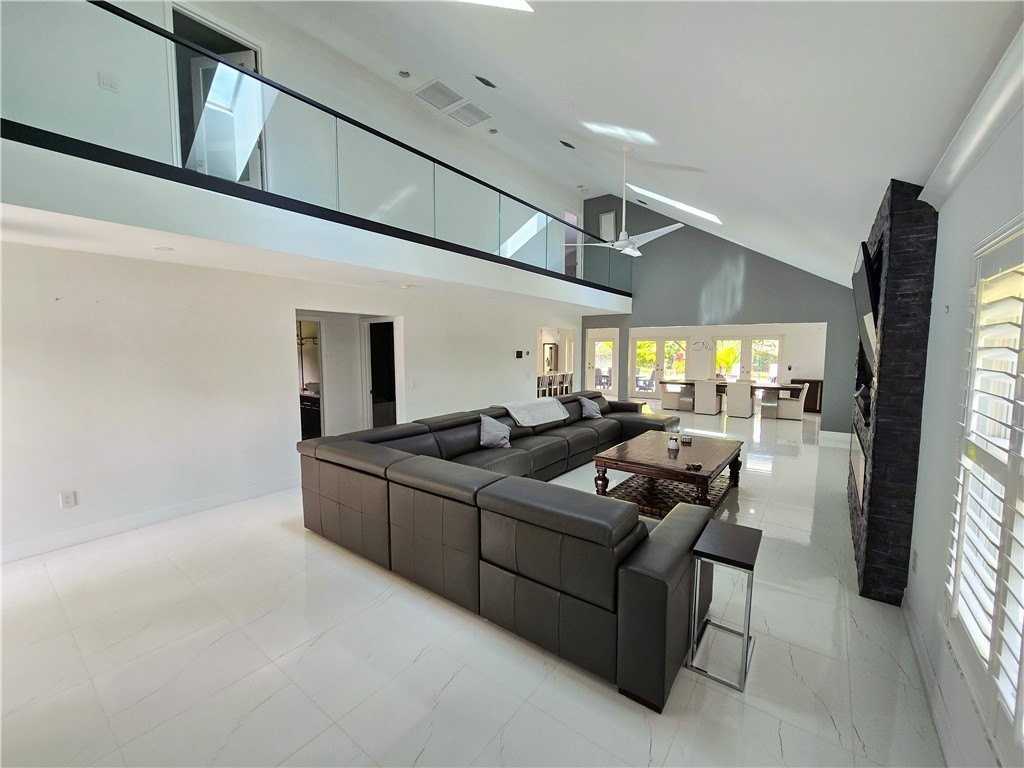 2180 Captains Walk - Photo 4 of 31