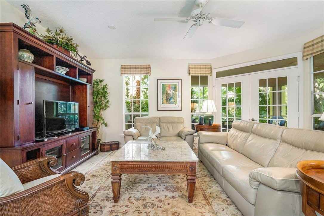 1385 Winding Oaks Circle West #702 - Photo 4 of 36