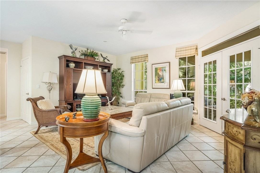 1385 Winding Oaks Circle West #702 - Photo 5 of 36