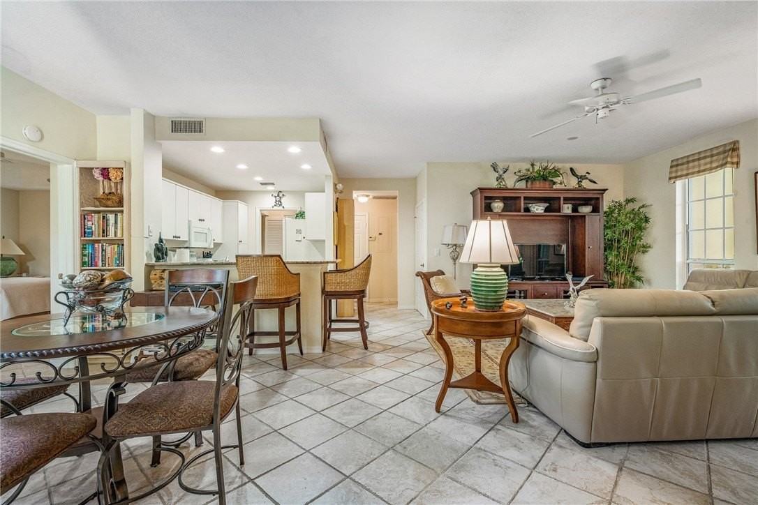 1385 Winding Oaks Circle West #702 - Photo 7 of 36