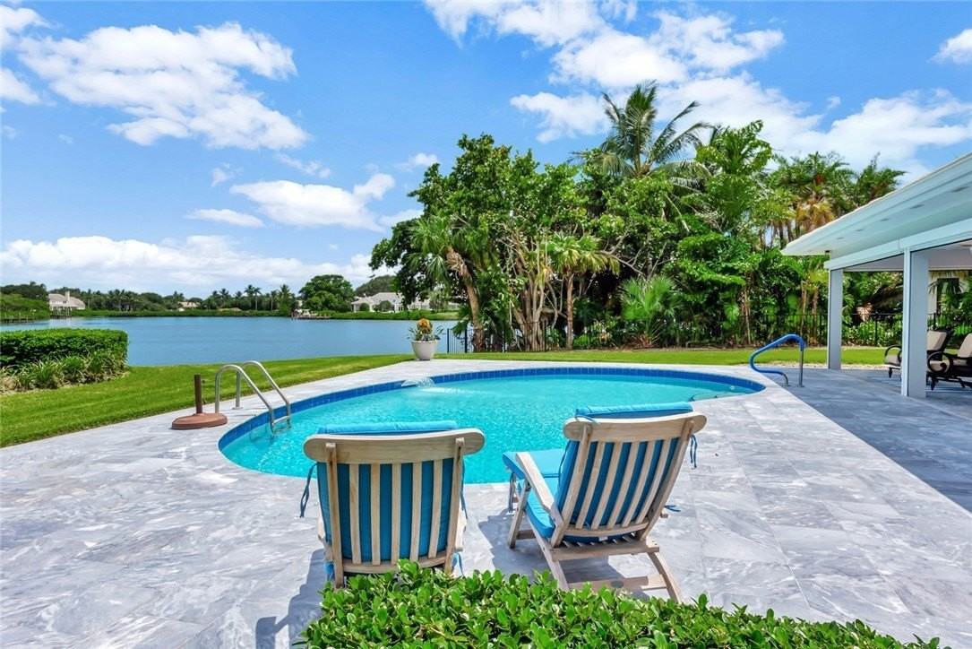 518 River Dr - Photo 3 of 36