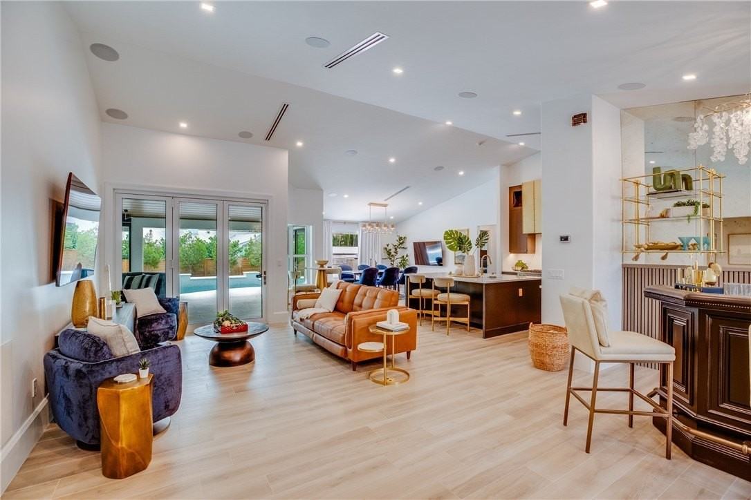 700 Holly Rd - Photo 3 of 36