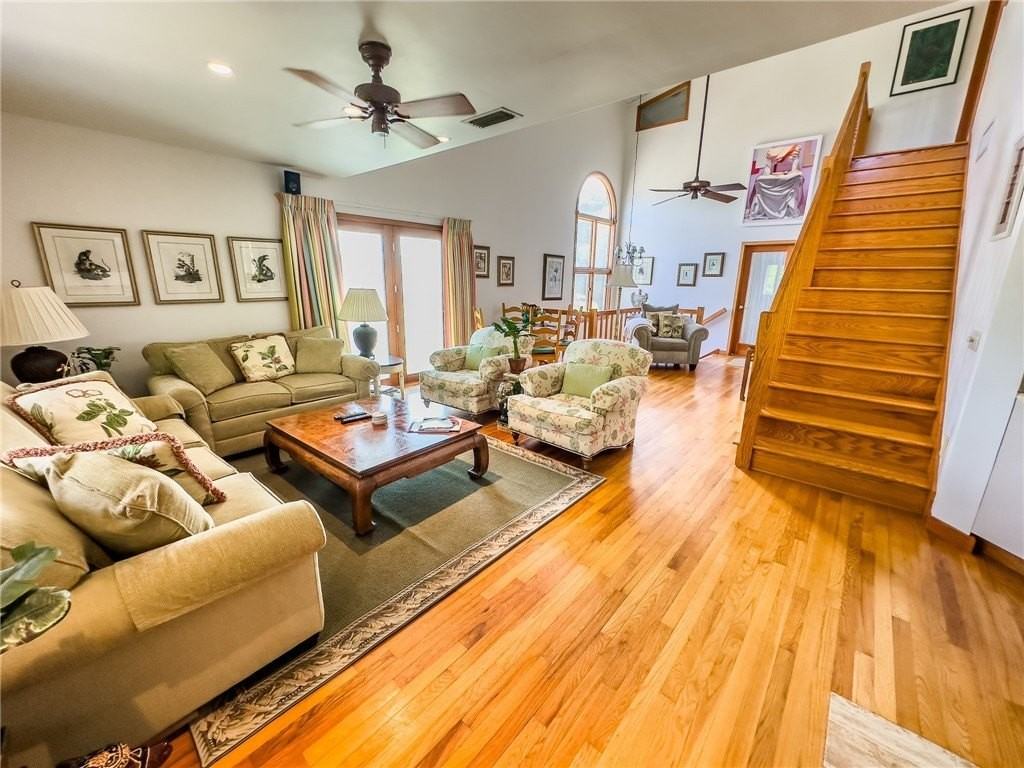 725 Conn Way - Photo 4 of 35