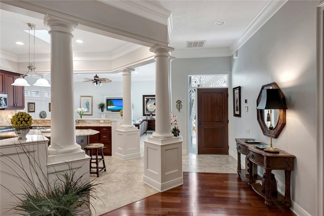 140 South Monterey Drive - Photo 4 of 36