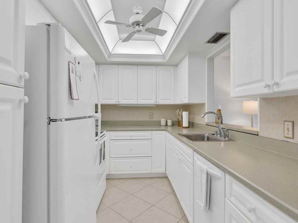 300 Harbour Dr Apt 308e #308E - Photo 7 of 36