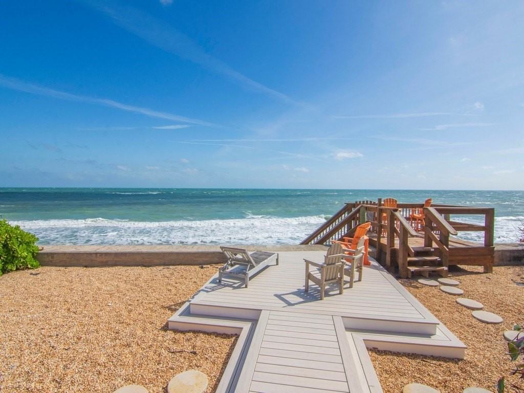 9470 Doubloon Dr - Photo 2 of 36