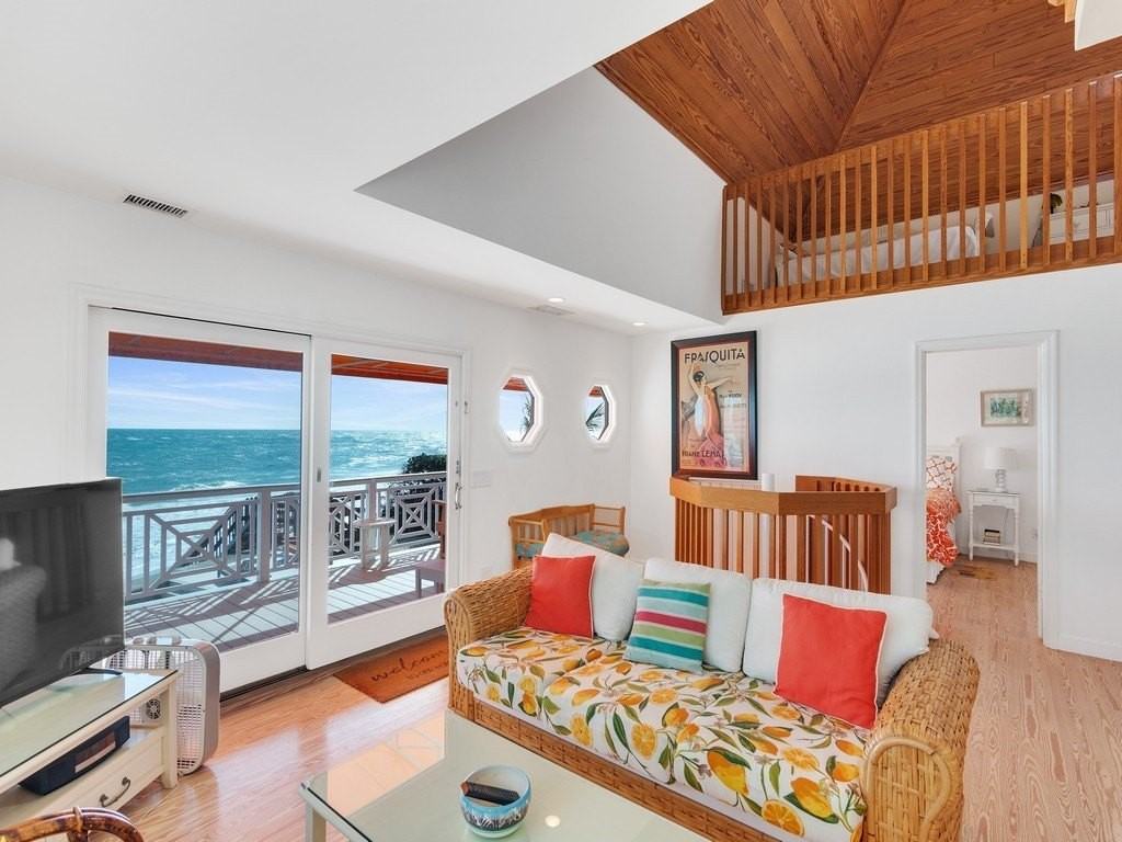 9470 Doubloon Dr - Photo 3 of 36