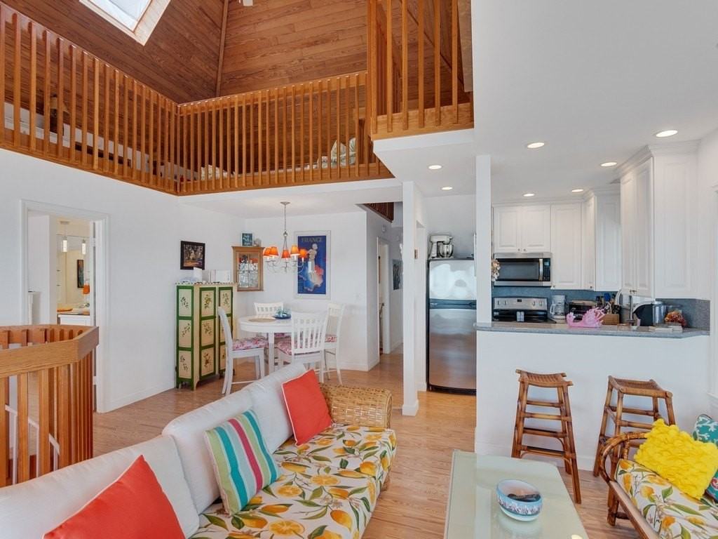 9470 Doubloon Dr - Photo 5 of 36