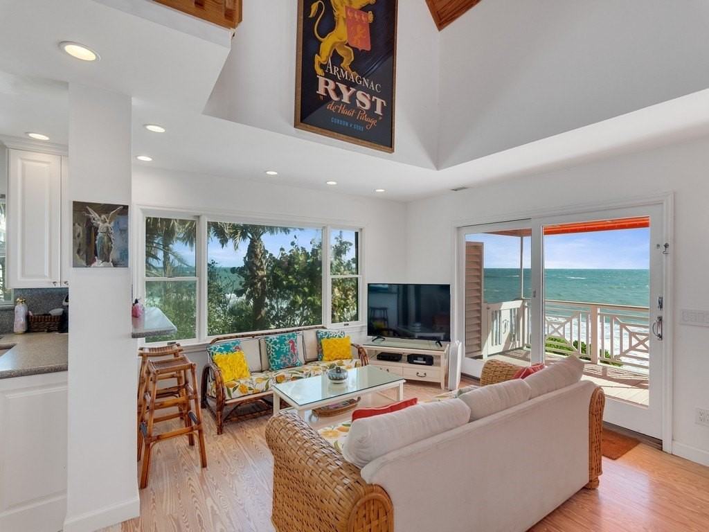 9470 Doubloon Dr - Photo 7 of 36