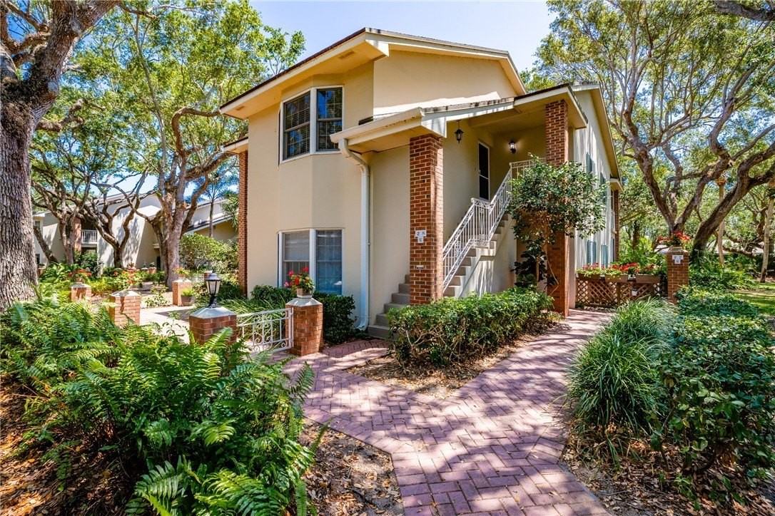 107 W Park Shores Cir Apt 28w #28W - Photo 2 of 21