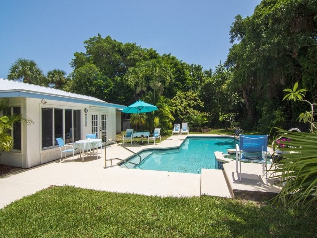 1545 Pelican Lane - Photo 2 of 36