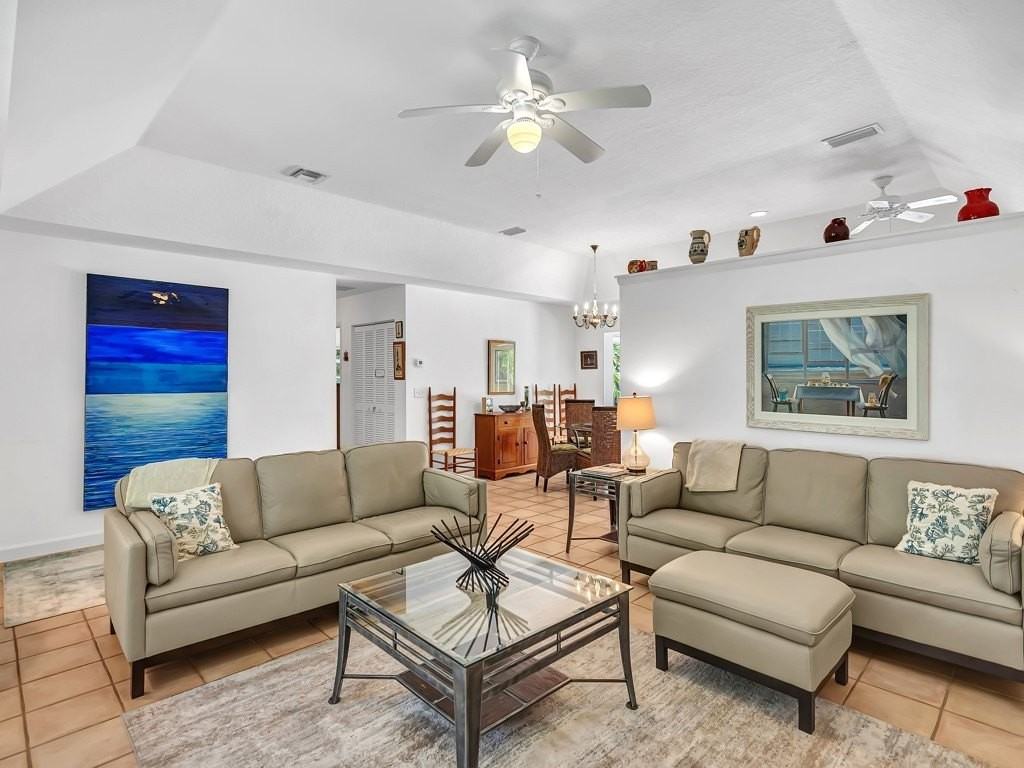 1545 Pelican Lane - Photo 5 of 36