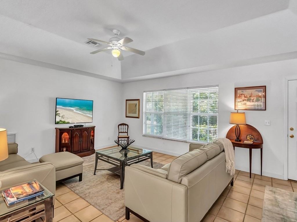 1545 Pelican Lane - Photo 6 of 36