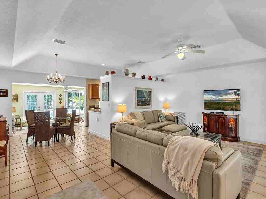 1545 Pelican Lane - Photo 7 of 36