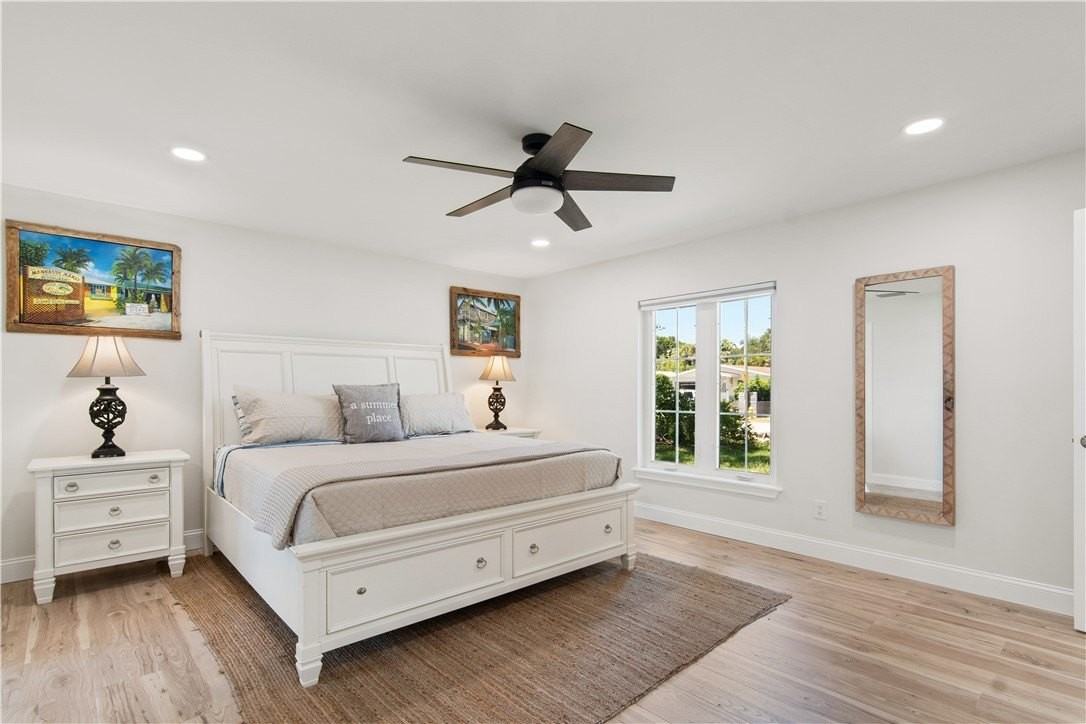 1085 29th St - Photo 2 of 19