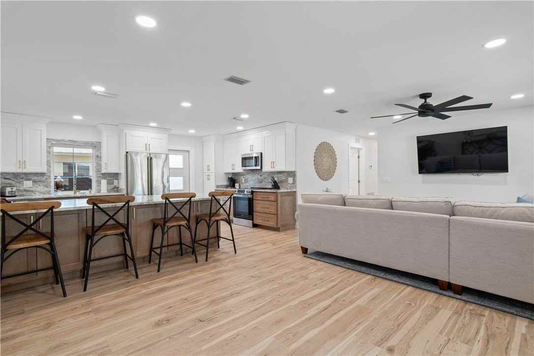 1085 29th St - Photo 6 of 19