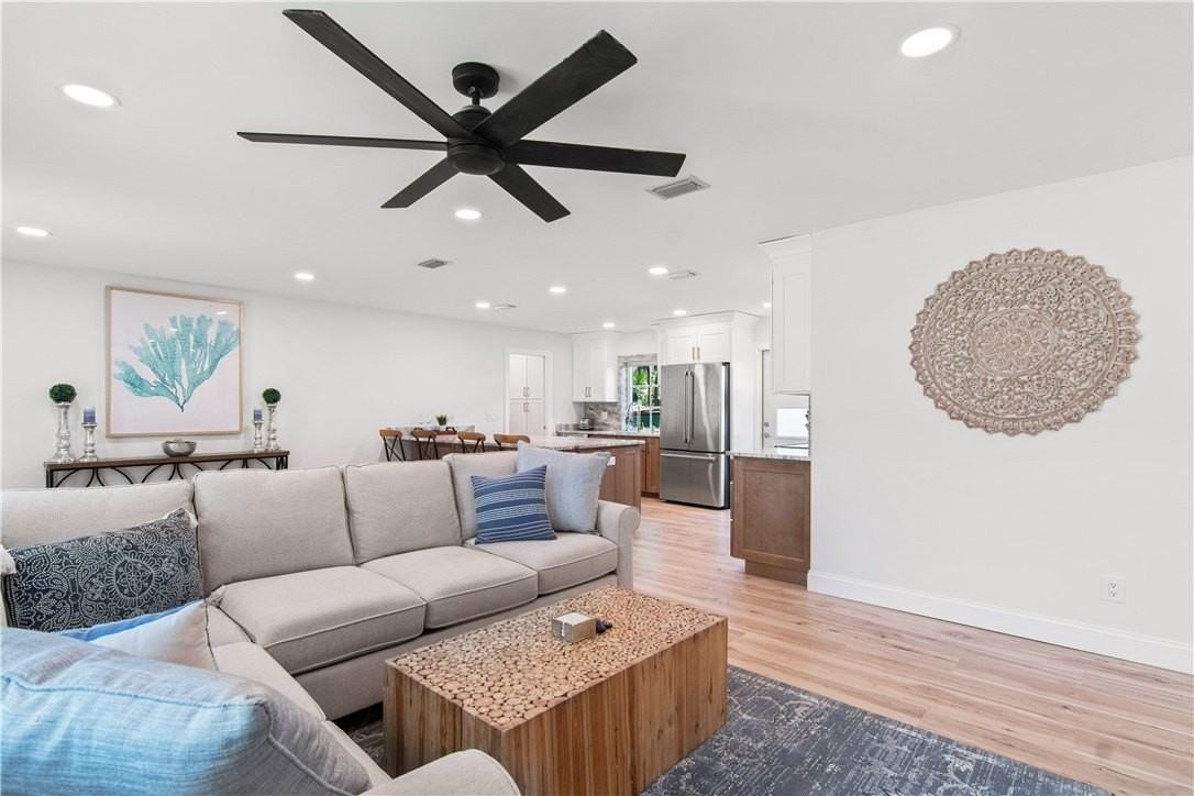 1085 29th St - Photo 7 of 19