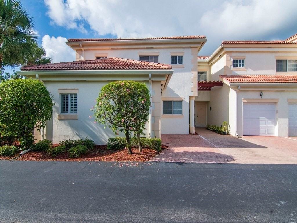 528 7th Sq Apt 102 #102 - Photo 3 of 28