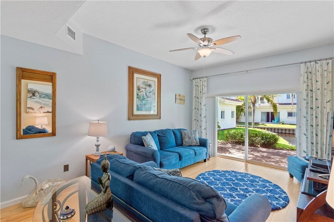 528 7th Sq Apt 102 #102 - Photo 7 of 28