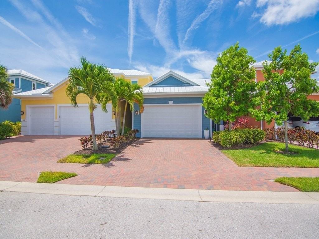 2010 Bridgepointe Circle #102 - Photo 2 of 36