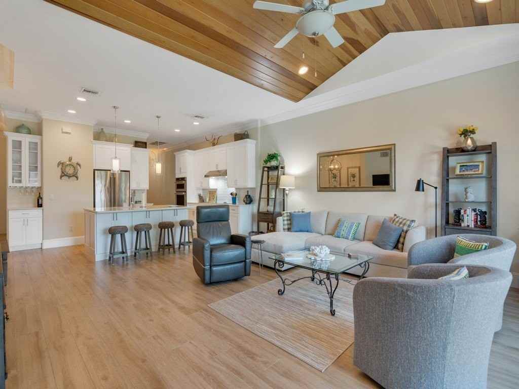 2010 Bridgepointe Circle #102 - Photo 4 of 36