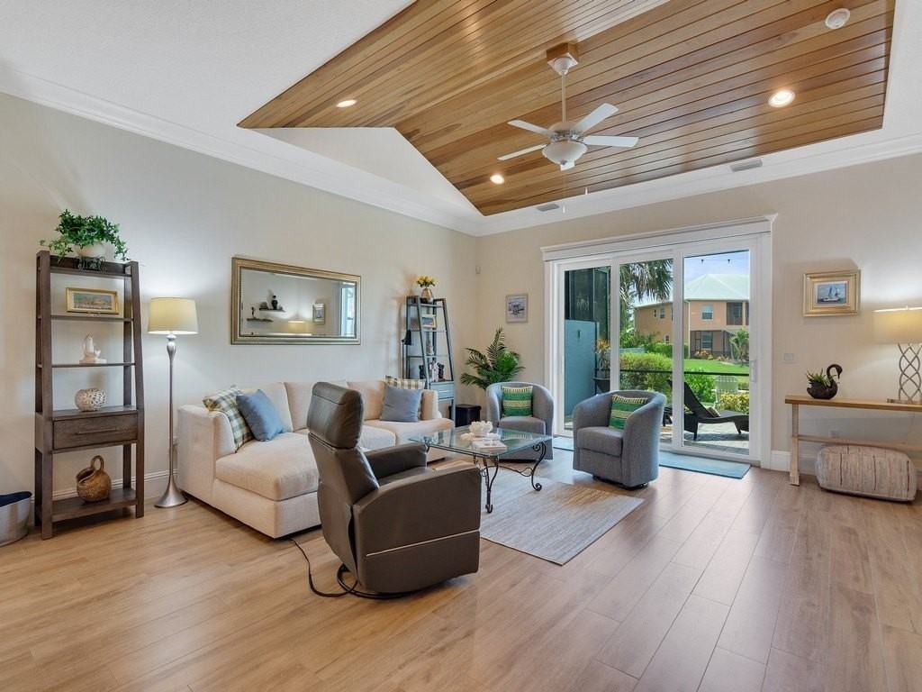 2010 Bridgepointe Circle #102 - Photo 5 of 36