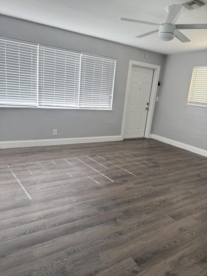 418 SW 14th Street - Photo 2 of 12