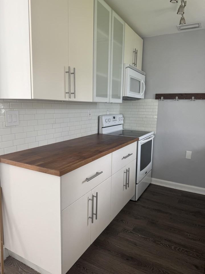 418 SW 14th Street - Photo 4 of 12