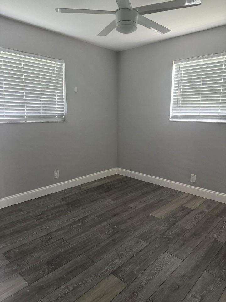 418 SW 14th Street - Photo 5 of 12