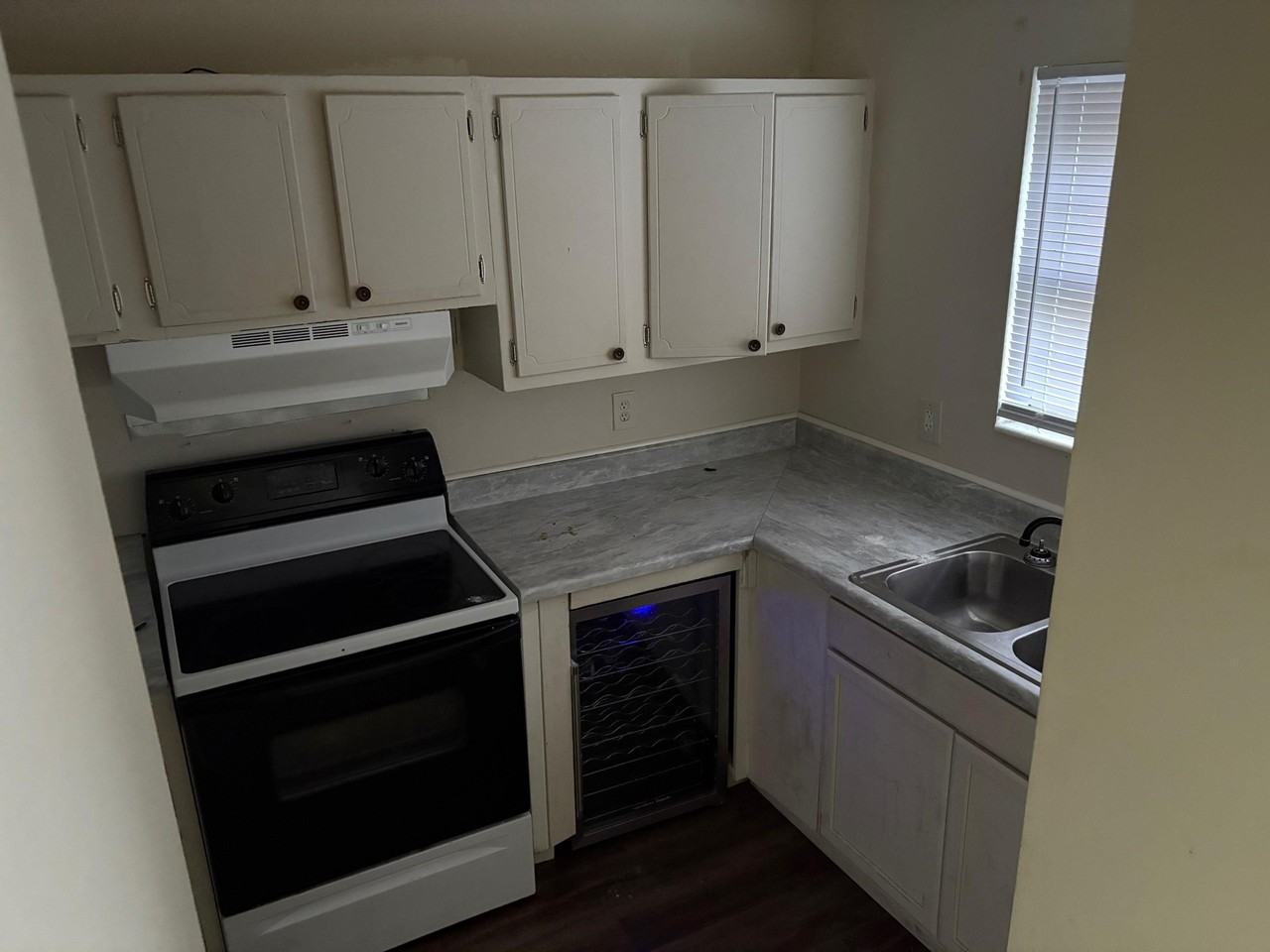 1742 Hartsfield Rd Apt B #C - Photo 3 of 8